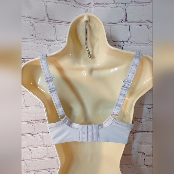 Chantelle High Impact Grey Convertible Bra 32D - Picture 2 of 12